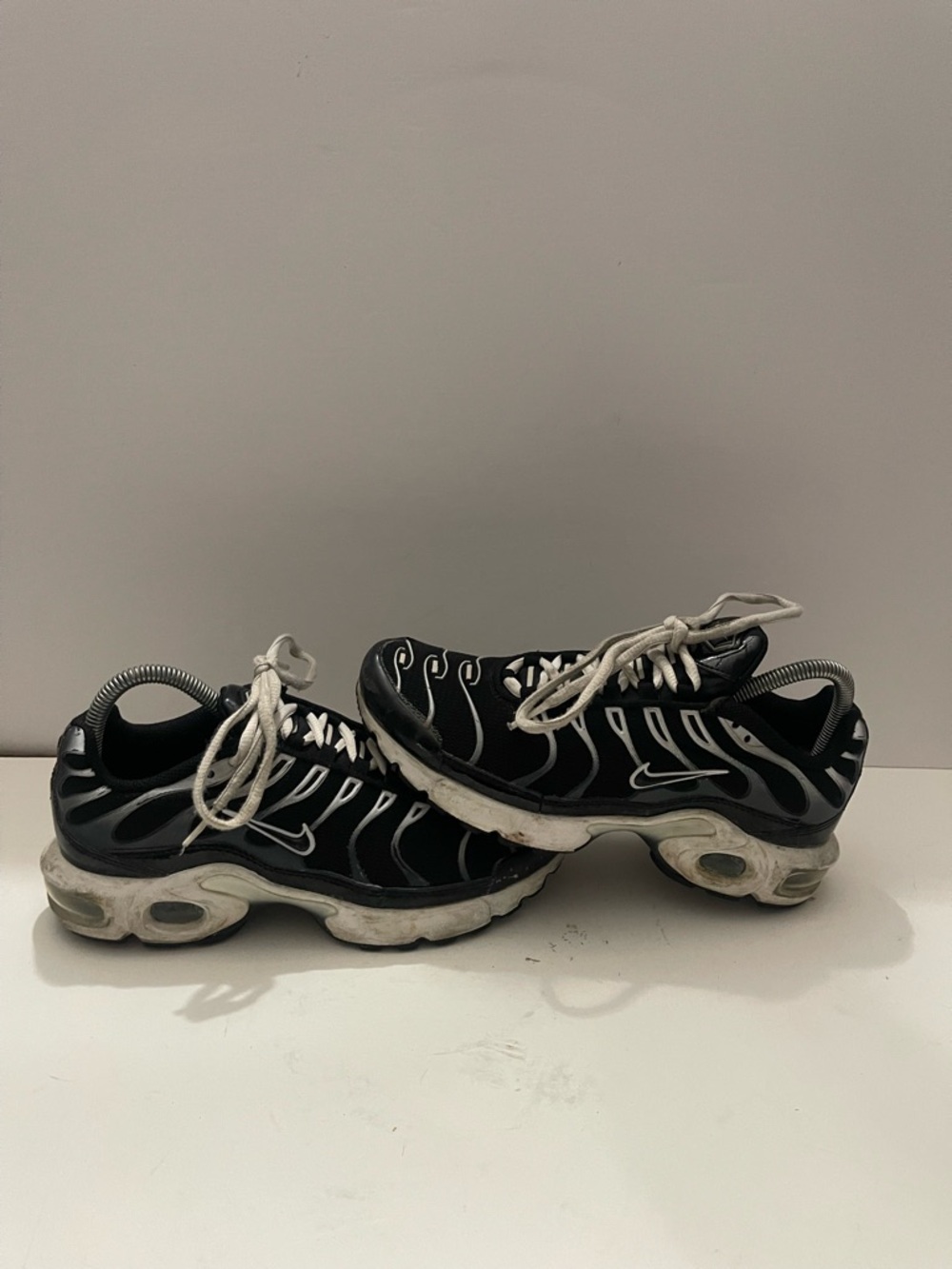 Nike Air Max Plus TN Shoes Youth Size 5.5 Black White Sneakers AR1852-006